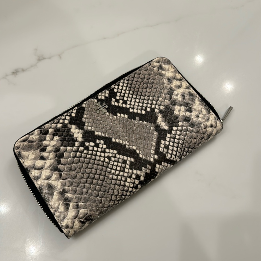 Tory Burch Continental Zip Wallet never used